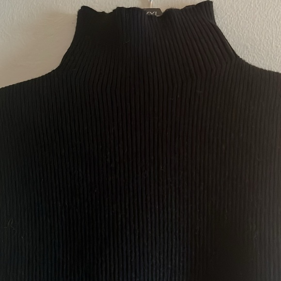 O2 Turtle Neck Tank - Picture 2 of 6